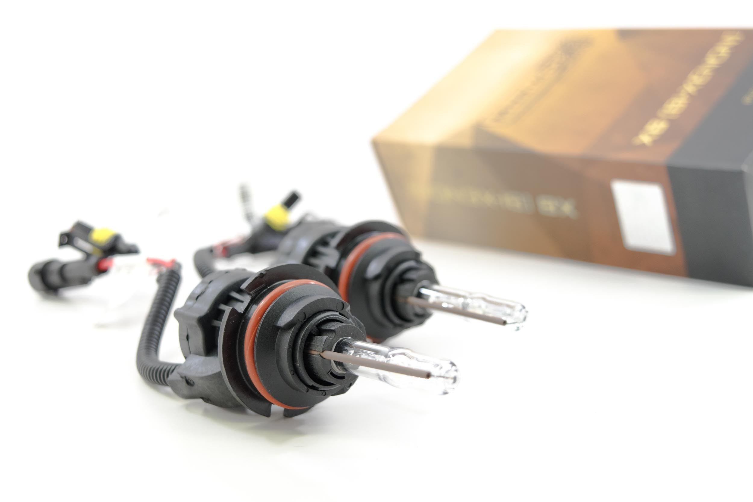 9004/9007 Bi-Xenon: XB 4300K HID Bulbs (Pair) MM.N.007 | GarageAndFab.com